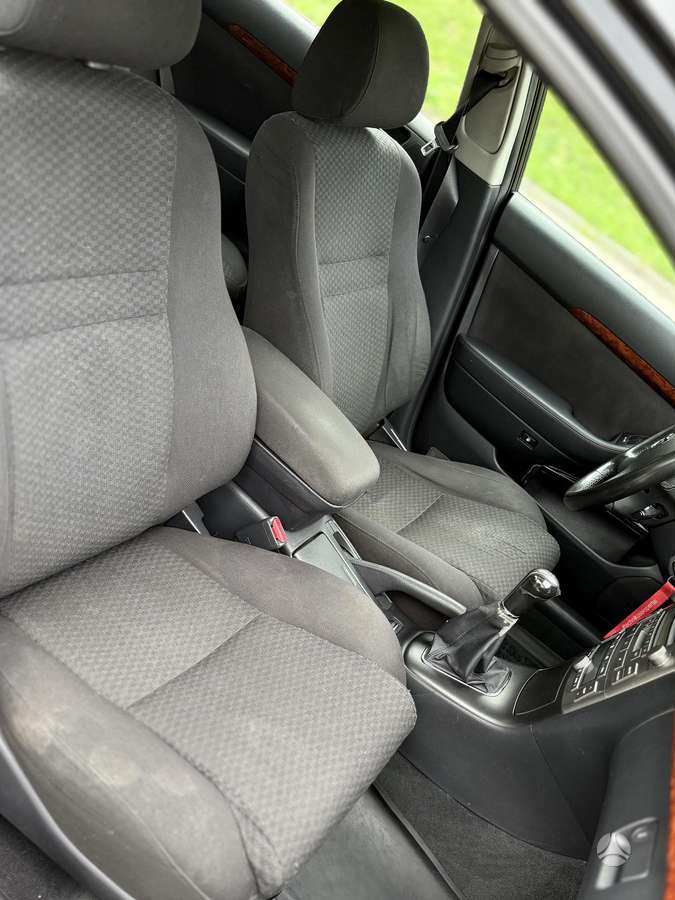 Toyota Avensis - 11