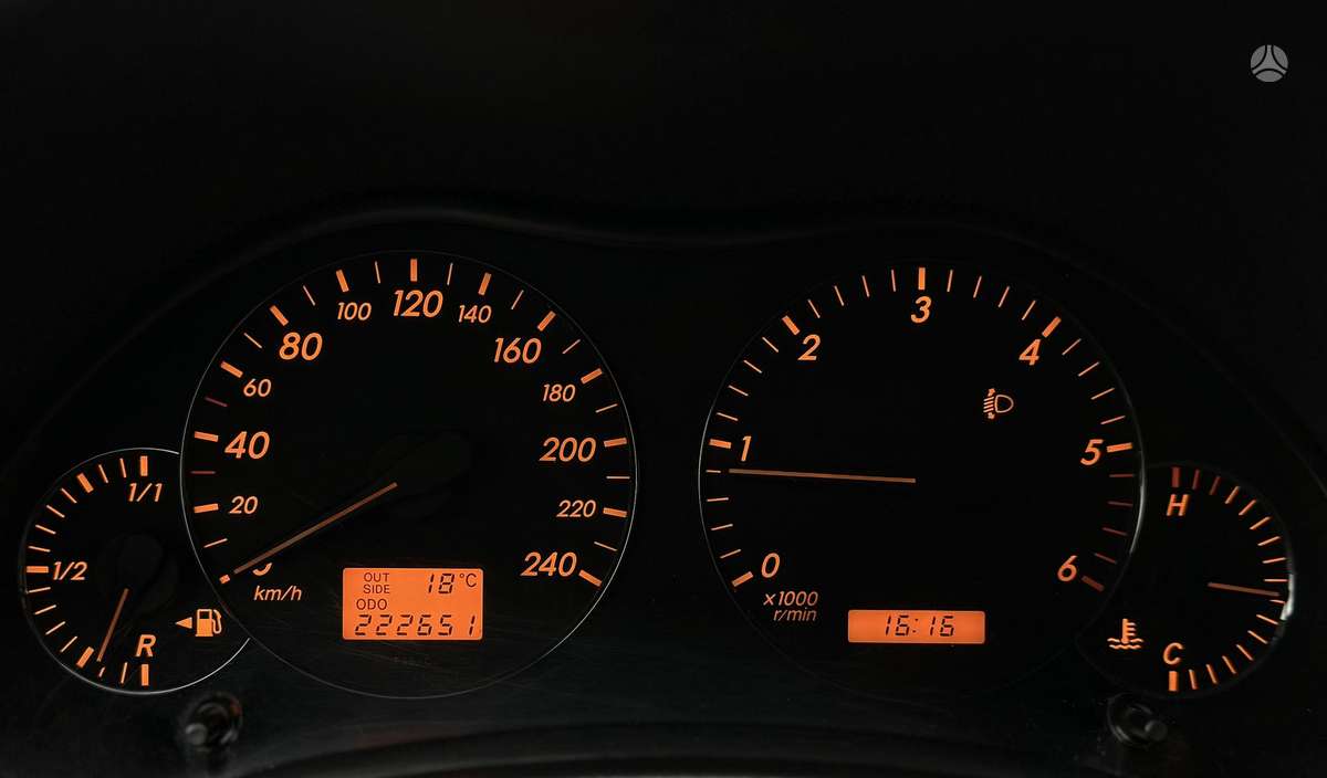 Toyota Avensis - 12