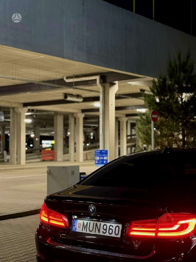 BMW 520, Седан