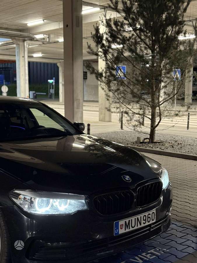 BMW 520, Седан