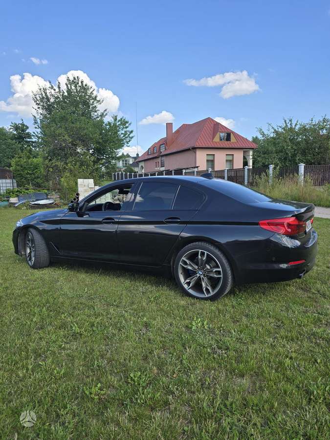 BMW 520, Седан