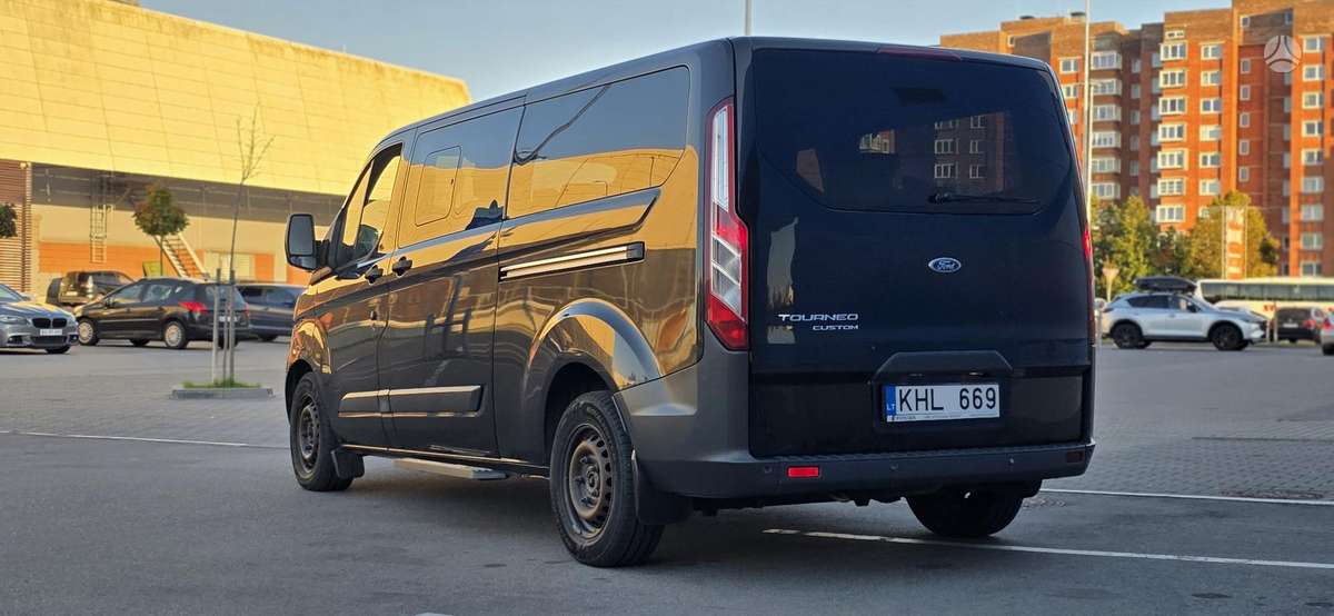 Ford Tourneo Custom - 7