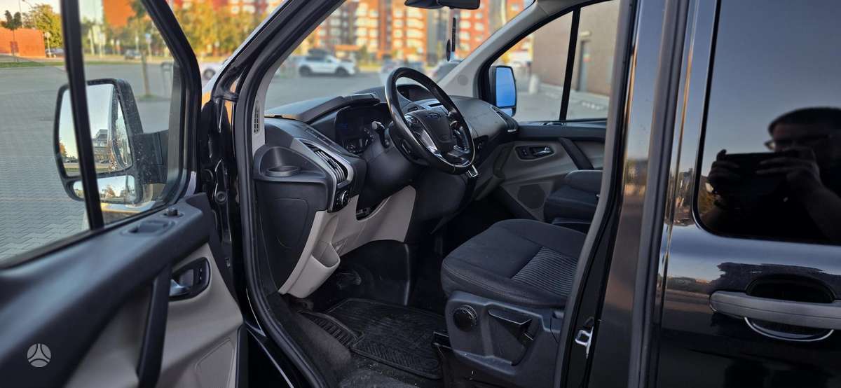 Ford Tourneo Custom - 9