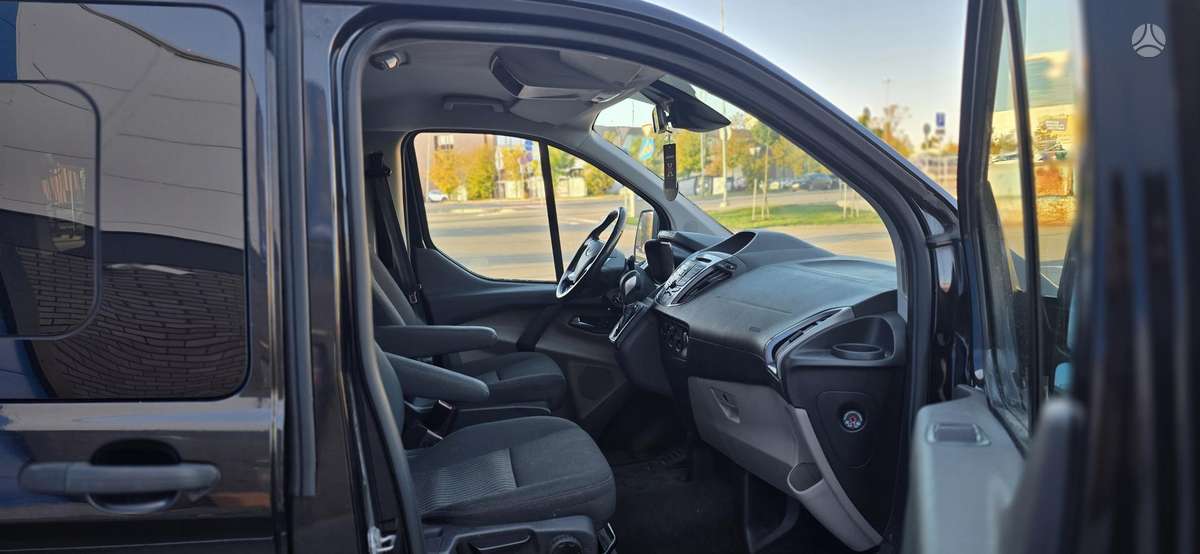 Ford Tourneo Custom - 12