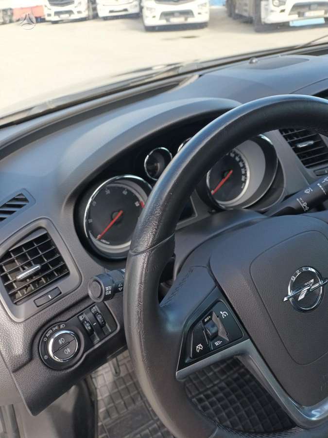 Opel Insignia, 2.0 l., Седан