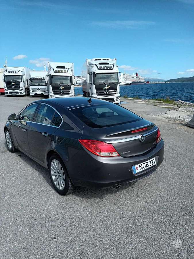 Opel Insignia, 2.0 l., Седан