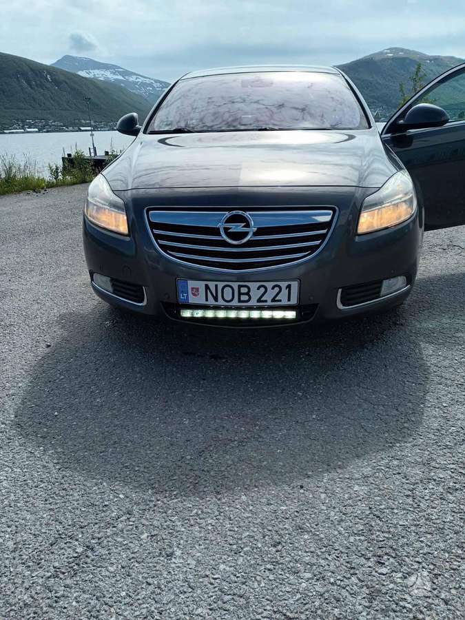 Opel Insignia, 2.0 l., Седан