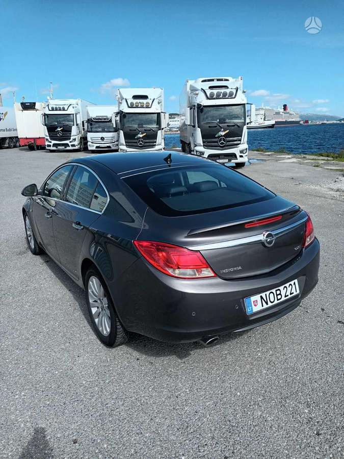 Opel Insignia, 2.0 l., Седан