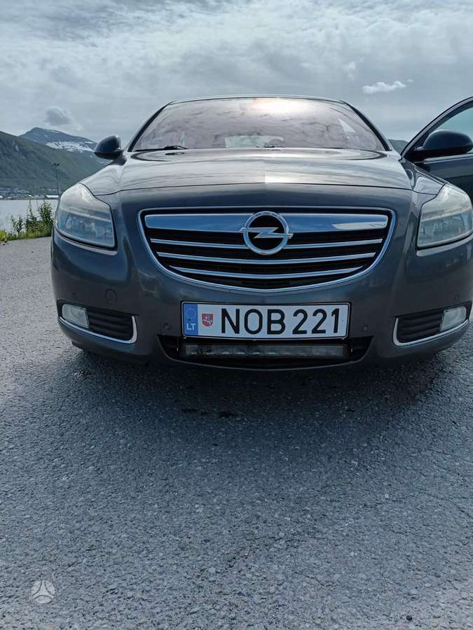 Opel Insignia, 2.0 l., Седан