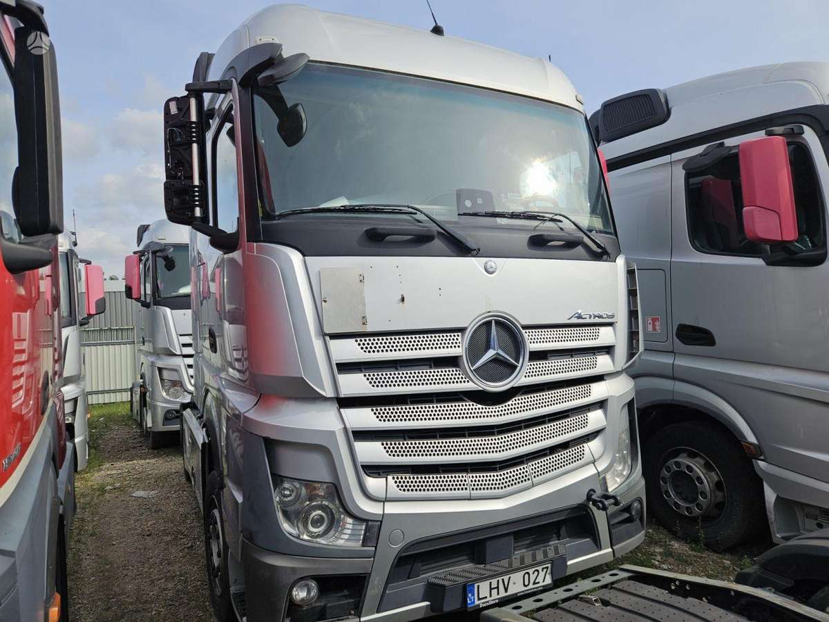 Mercedes-Benz 1845 Retarder Mega, double sleeper