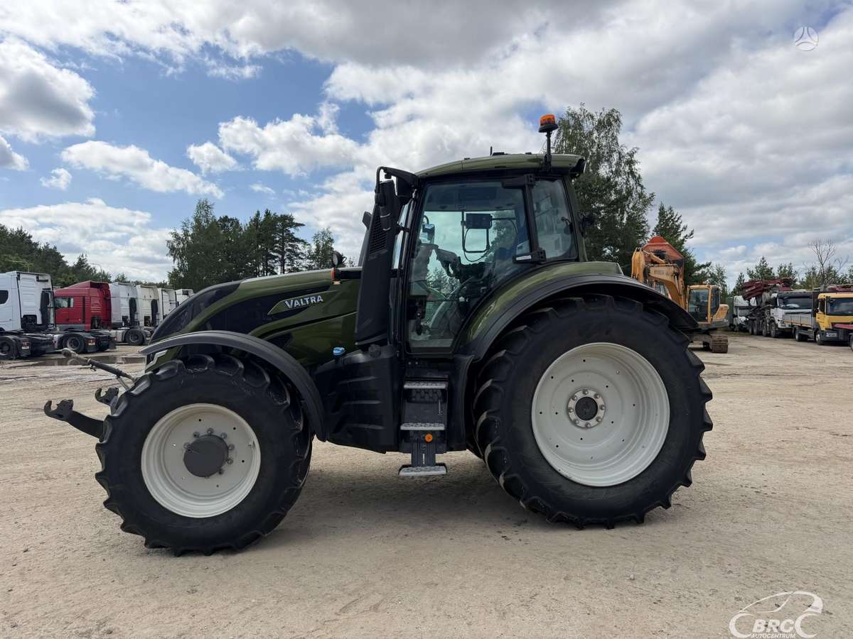 Valtra T235, tractors