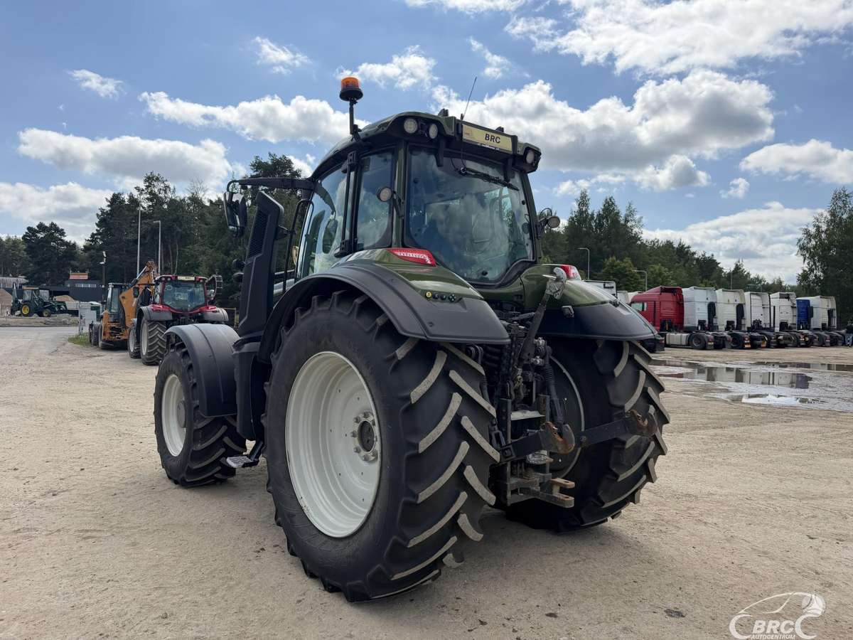Valtra T235, tractors
