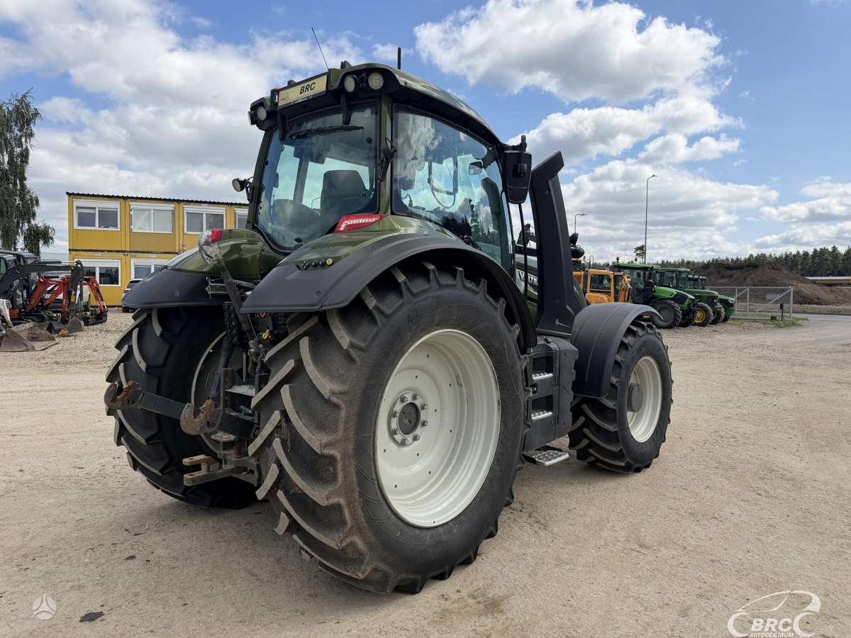 Valtra T235, tractors