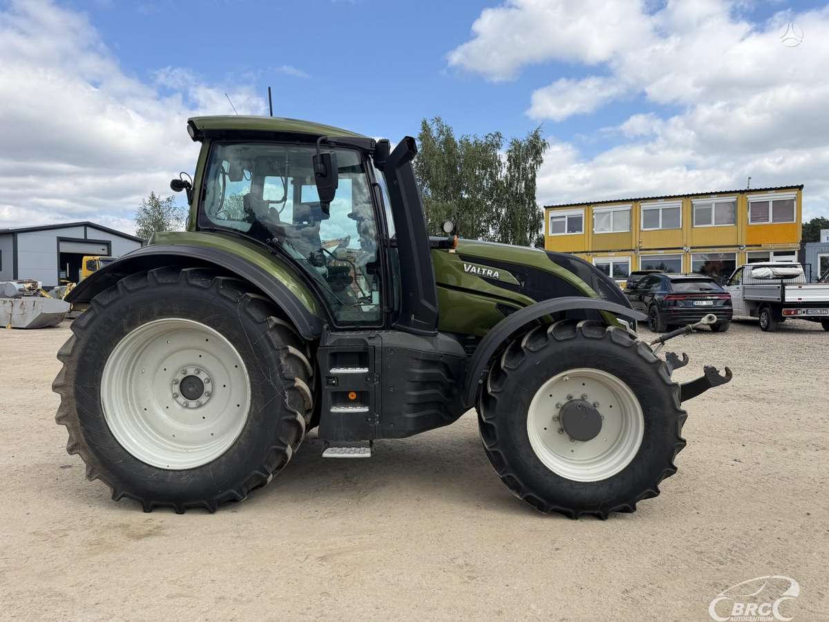 Valtra T235, tractors
