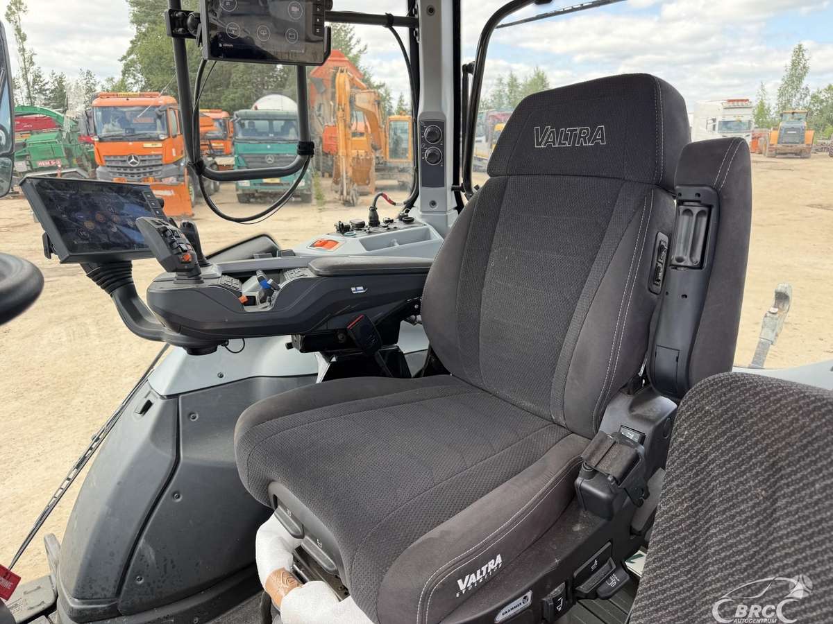 Valtra T235, tractors