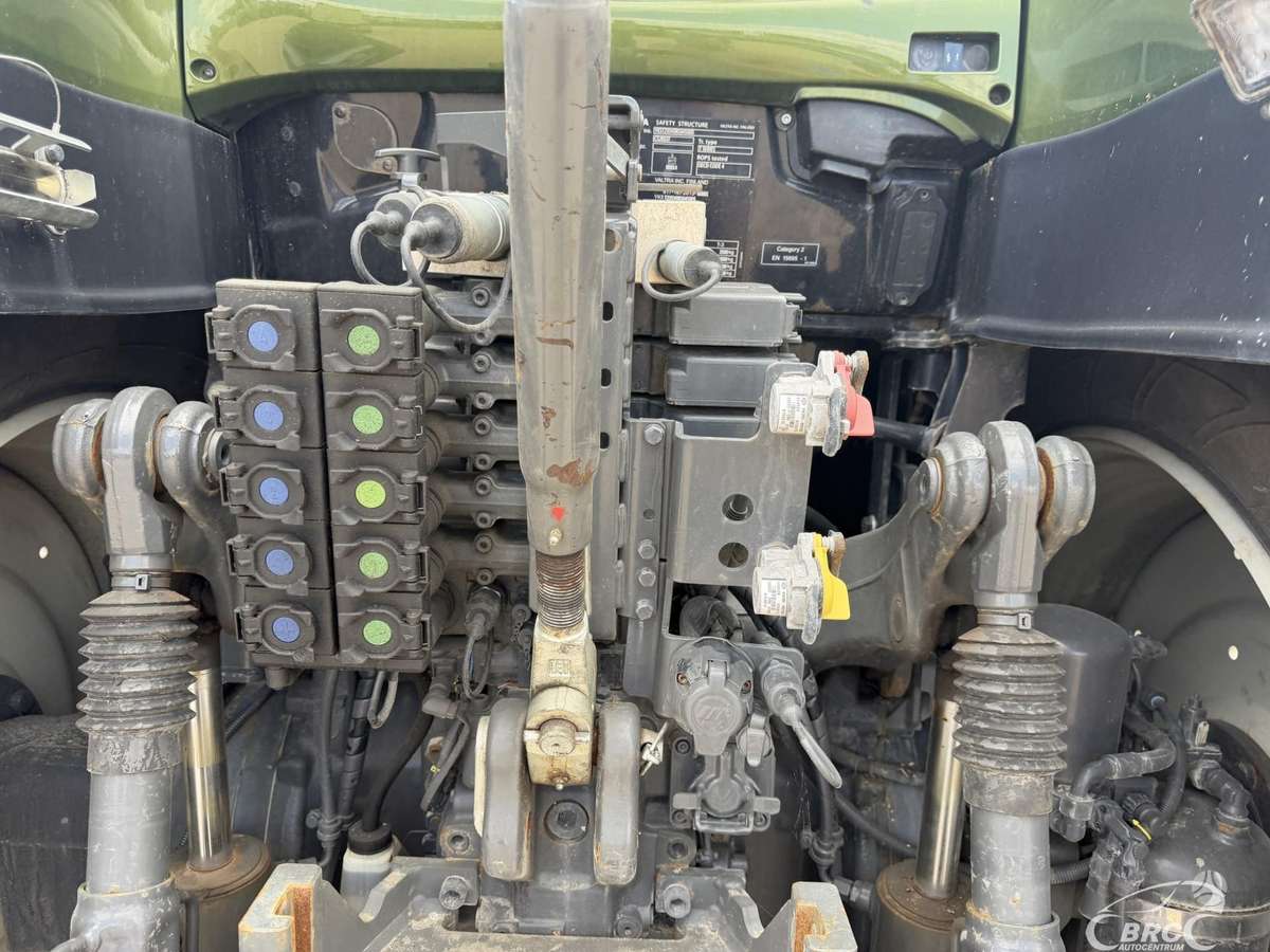 Valtra T235, tractors