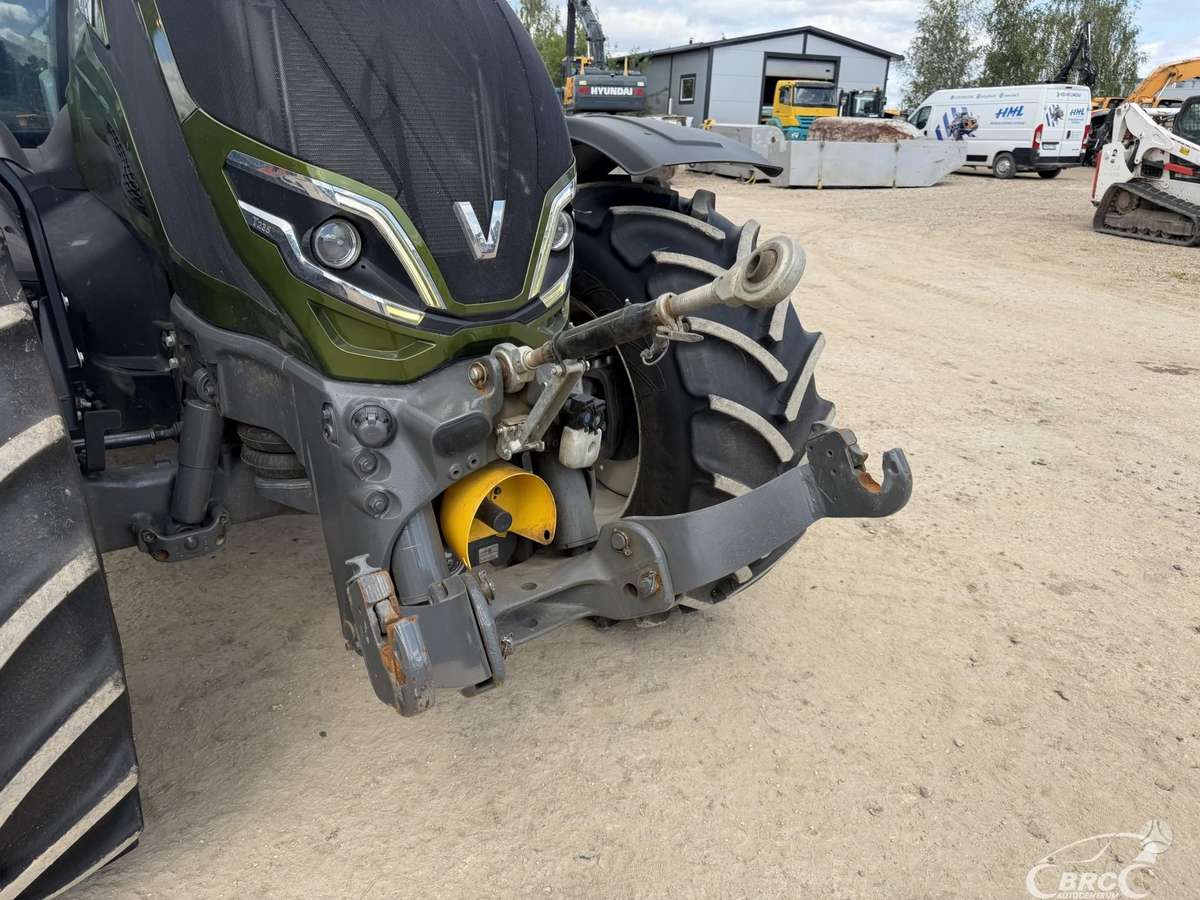 Valtra T235, tractors
