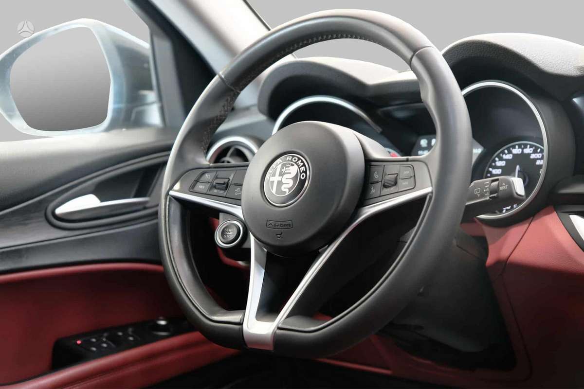 Alfa Romeo Stelvio - 6