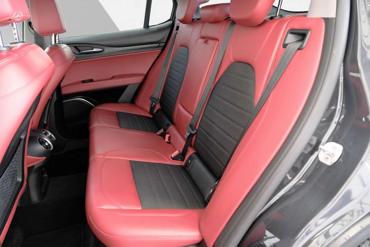 Alfa Romeo Stelvio - 8