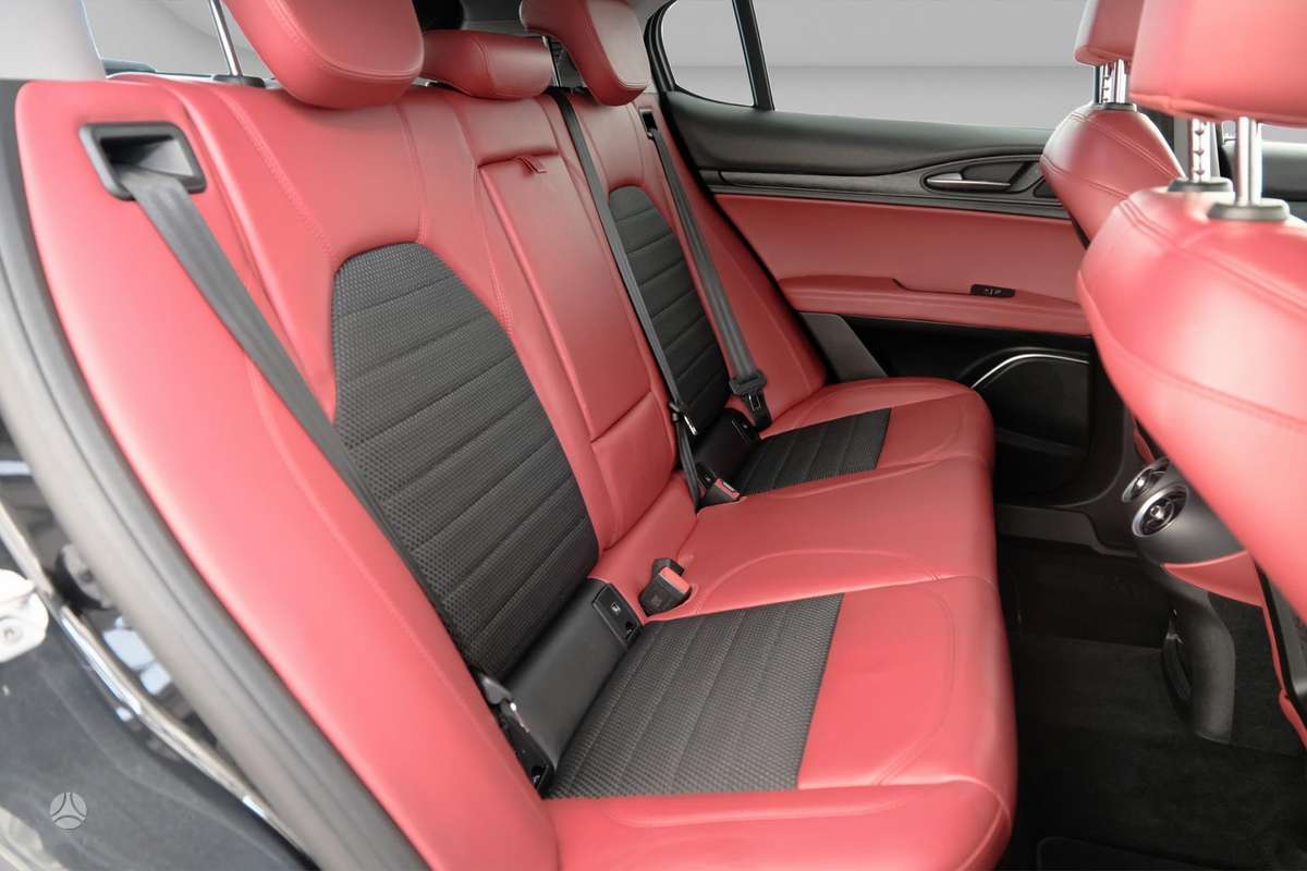 Alfa Romeo Stelvio - 12