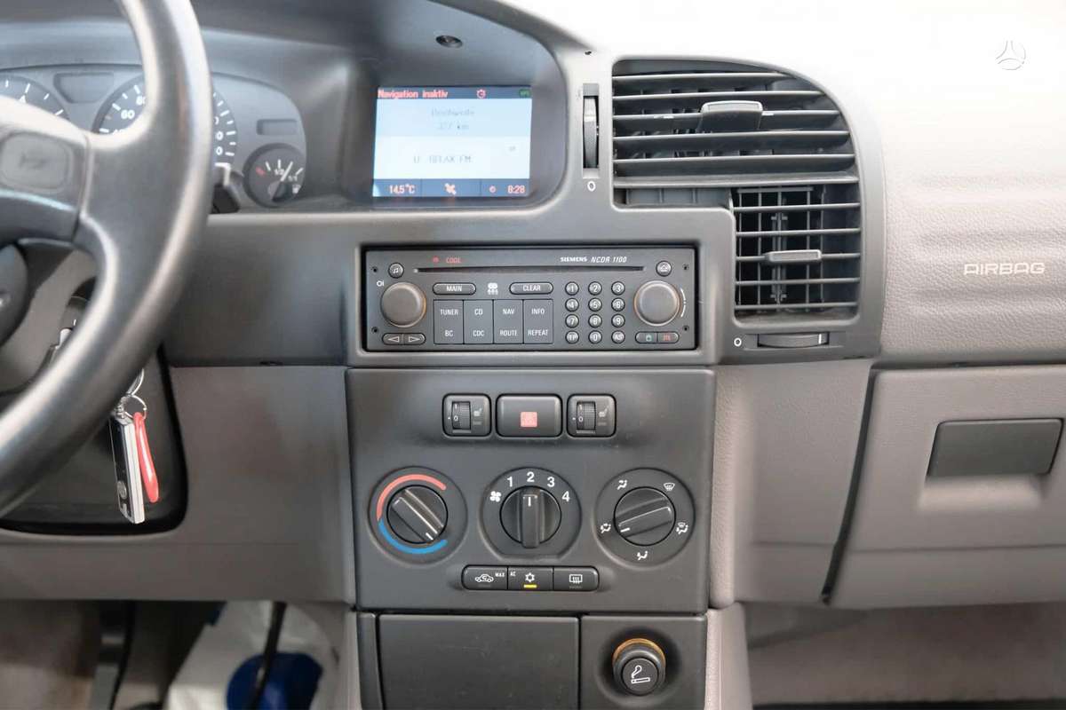 Opel Zafira - 10
