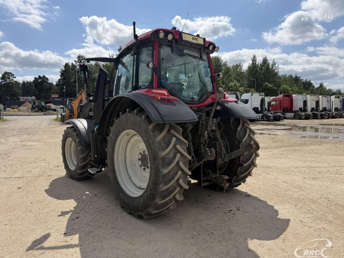 Valtra N155E Frontalinis krautuvas .., tractors