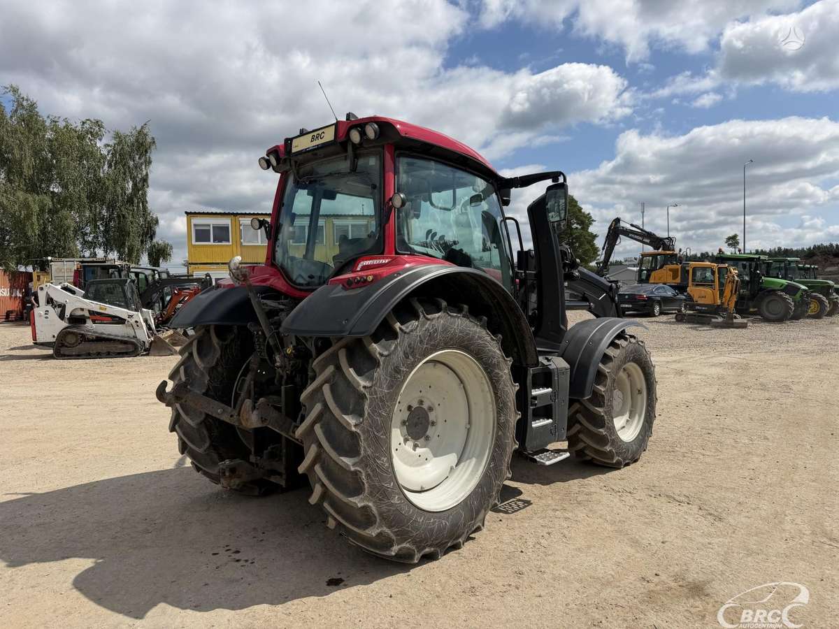 Valtra N155E Frontalinis krautuvas .., tractors