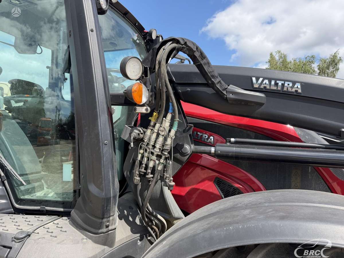Valtra N155E Frontalinis krautuvas .., tractors