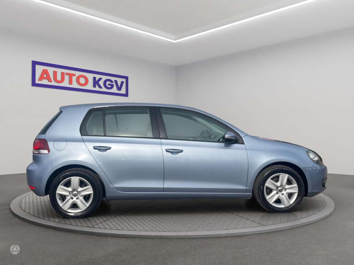 Volkswagen Golf - 6