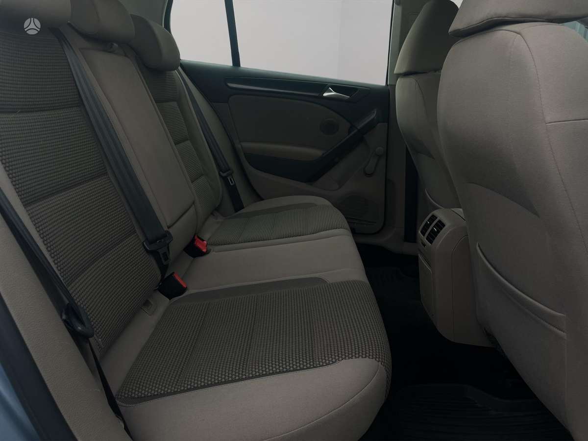 Volkswagen Golf - 9