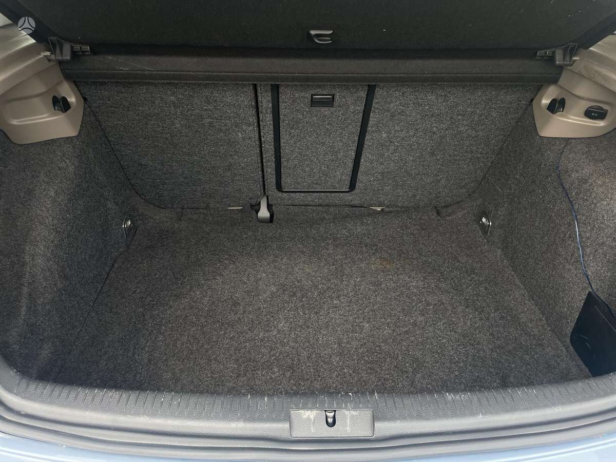 Volkswagen Golf - 10