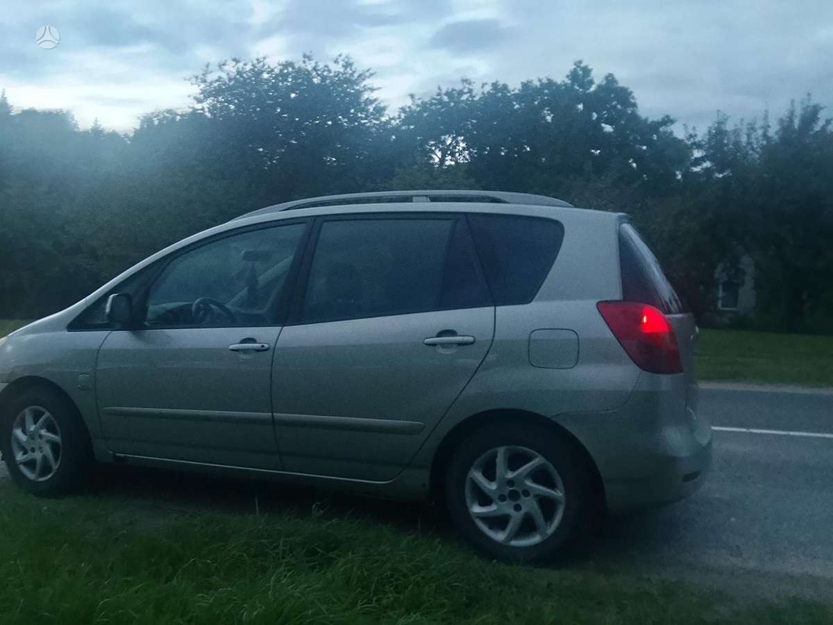 Toyota Corolla Verso - 4