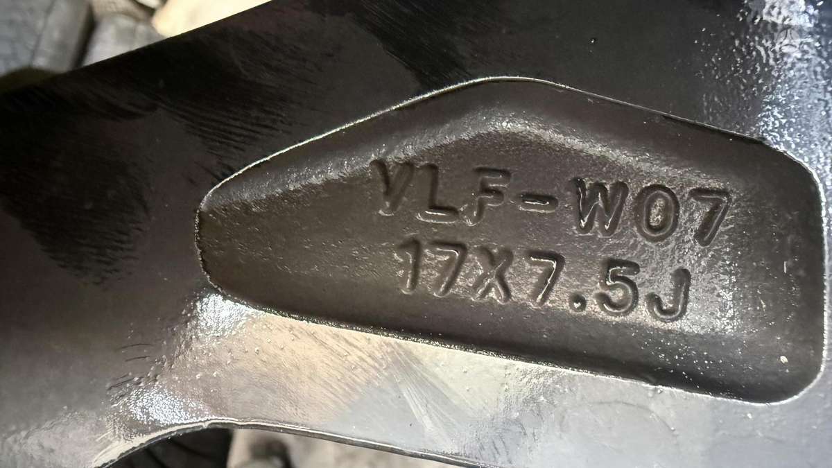 BMW IX1, lengvojo lydinio, R17