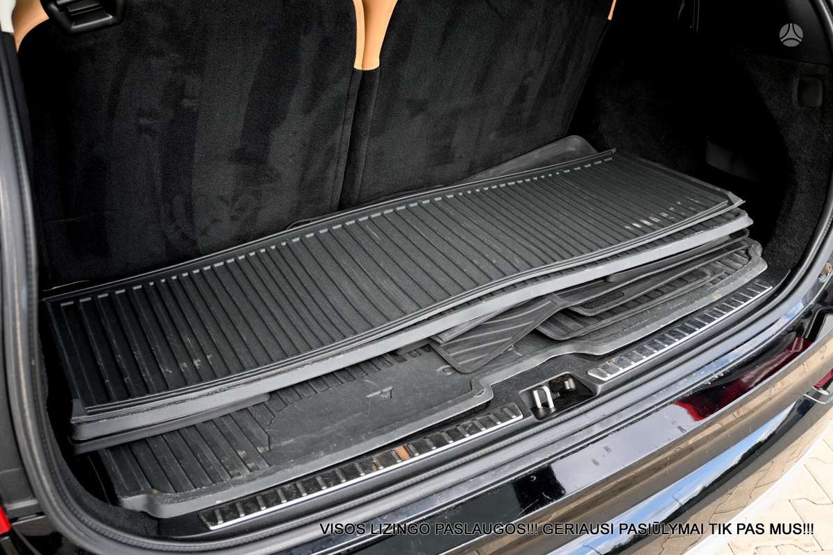 Volvo XC90, 2.0 l., off-road / crossover