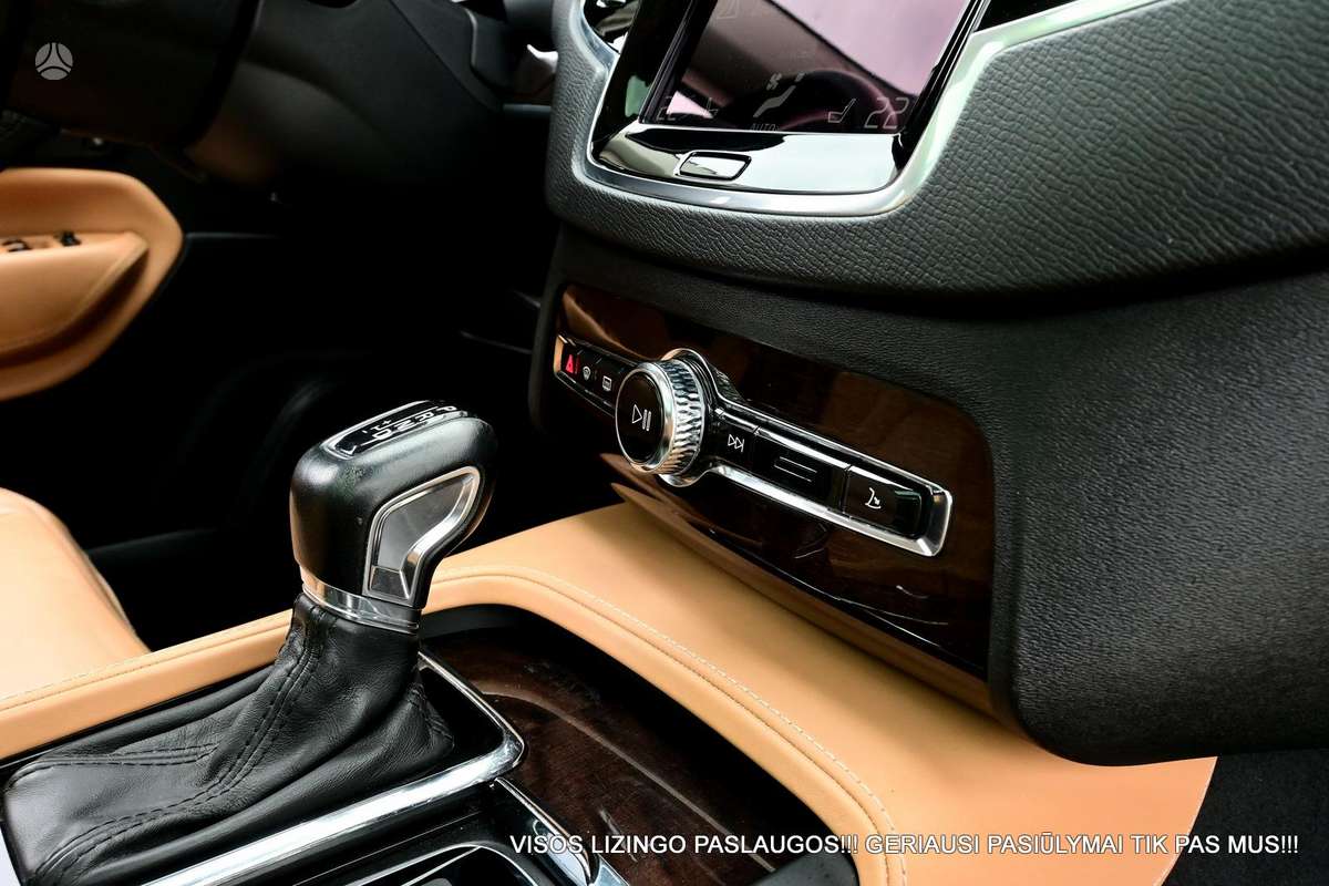 Volvo XC90, 2.0 l., off-road / crossover