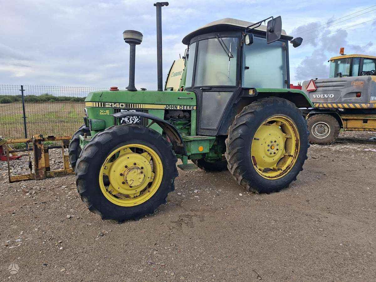 John Deere 2140, traktori