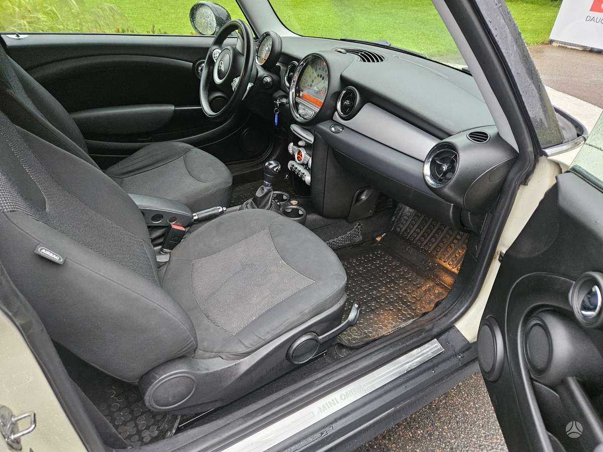 Mini Cooper, 1.4 l., hatchback