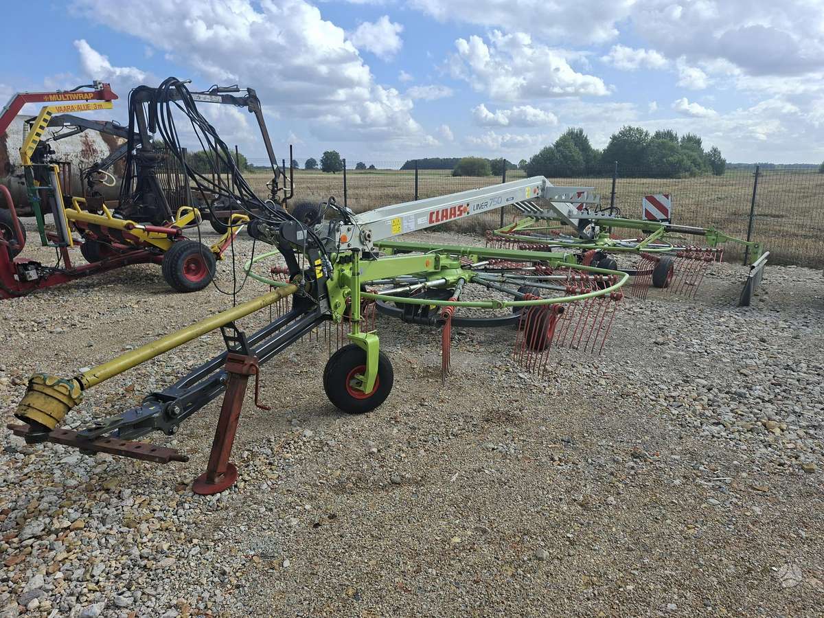 Claas Liner 750 Twin, rakes