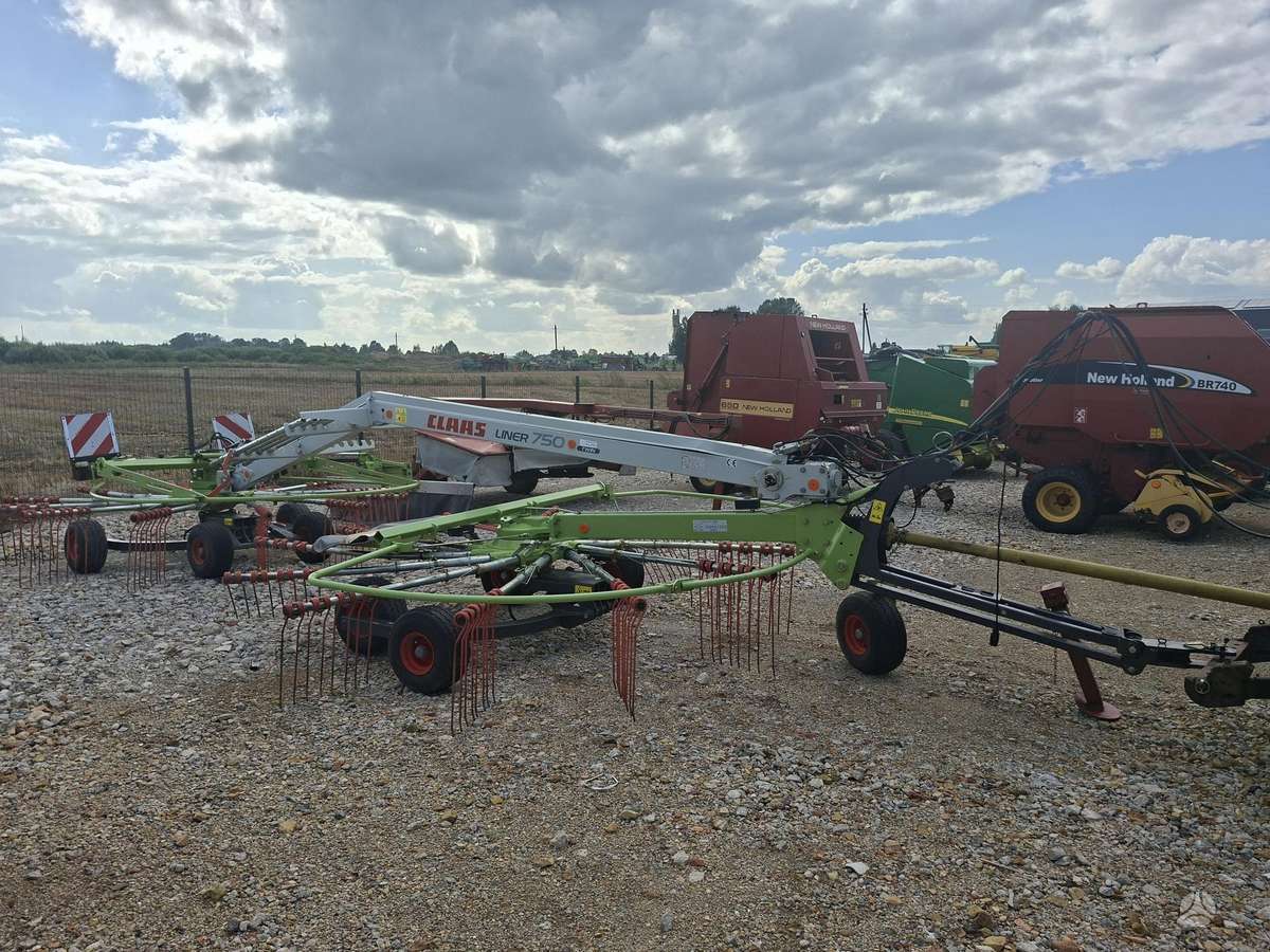 Claas Liner 750 Twin, rakes
