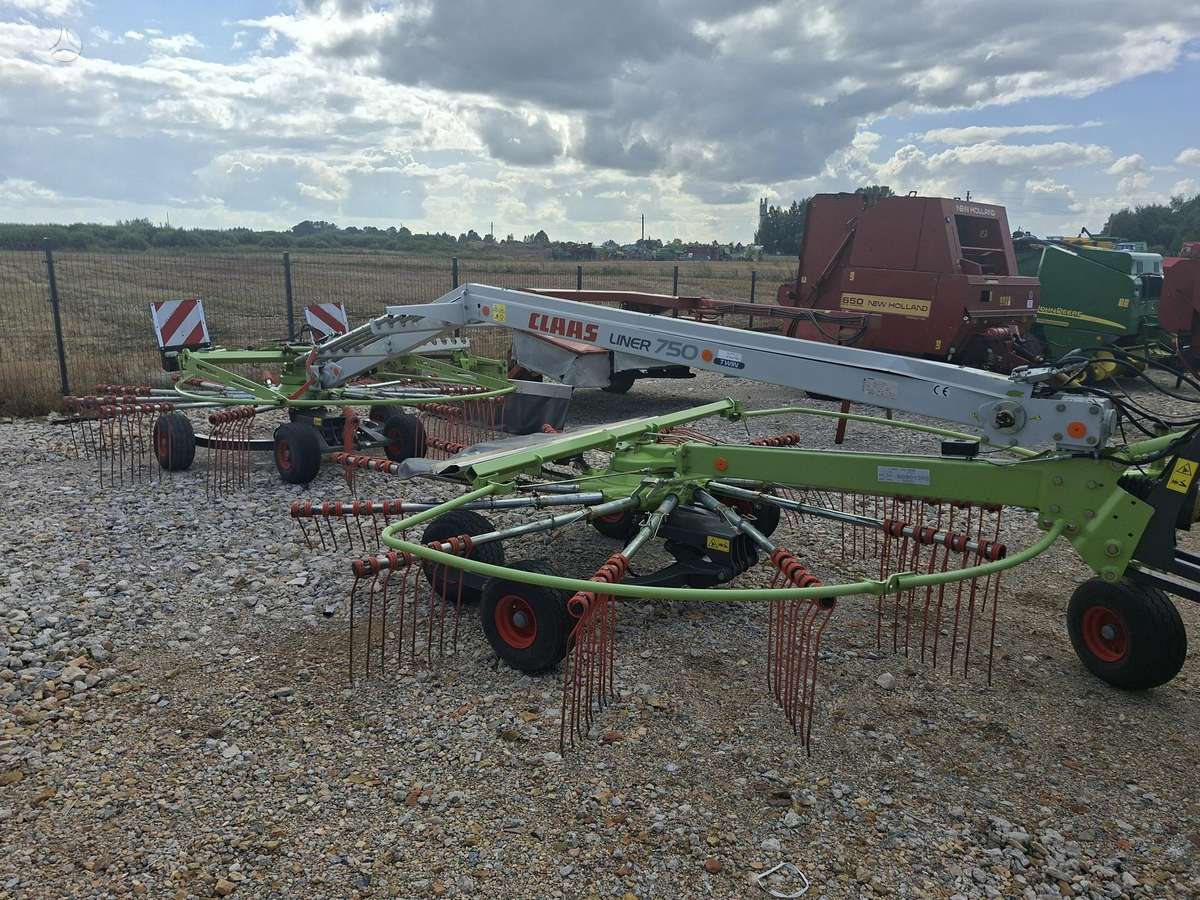 Claas Liner 750 Twin, rakes