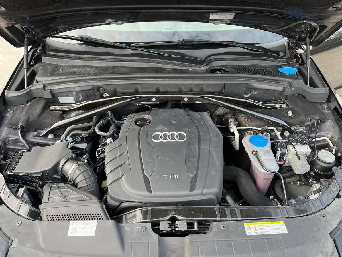 Audi Q5, 2.0 l., off-road / crossover