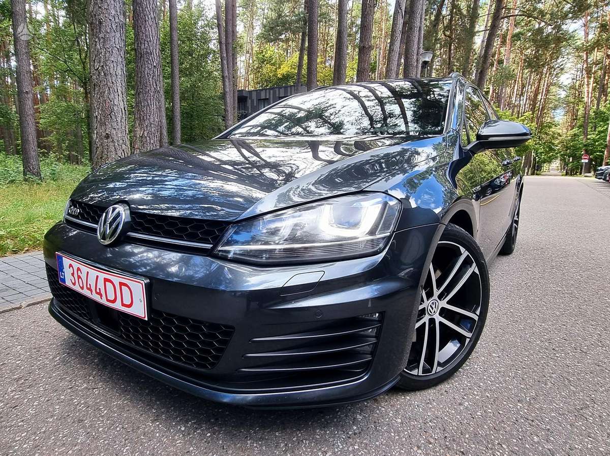 Volkswagen Golf - 1