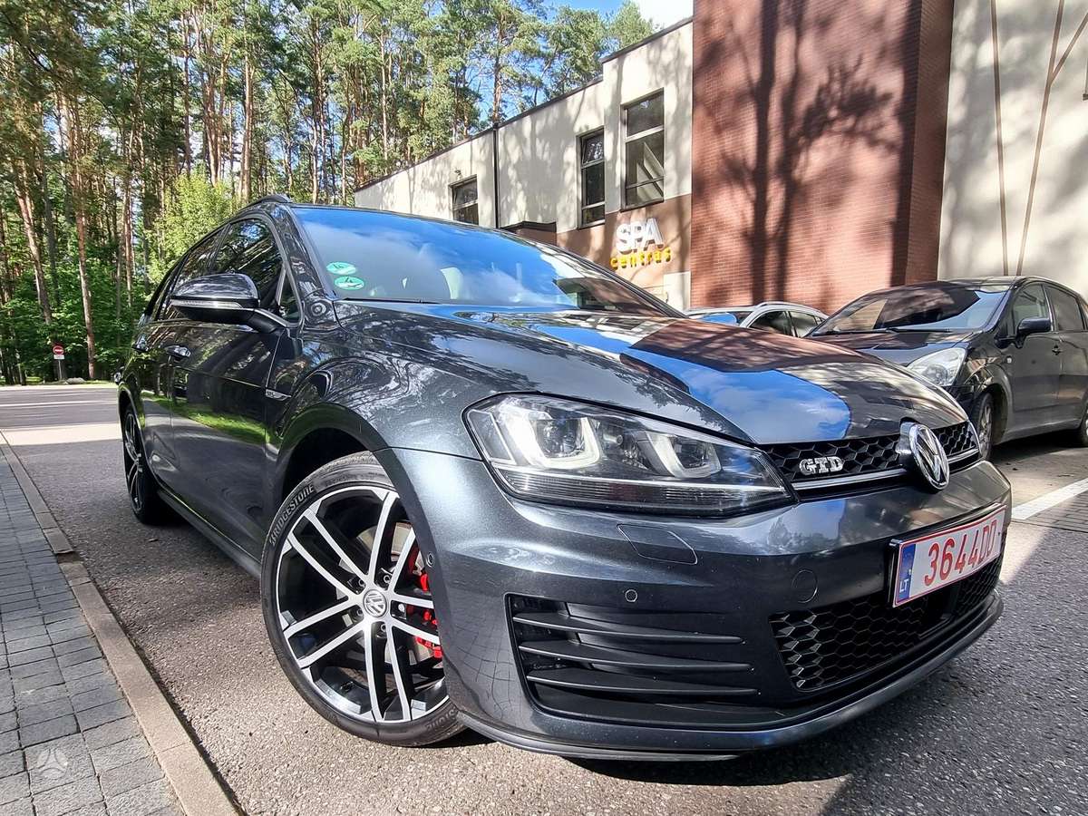 Volkswagen Golf - 2