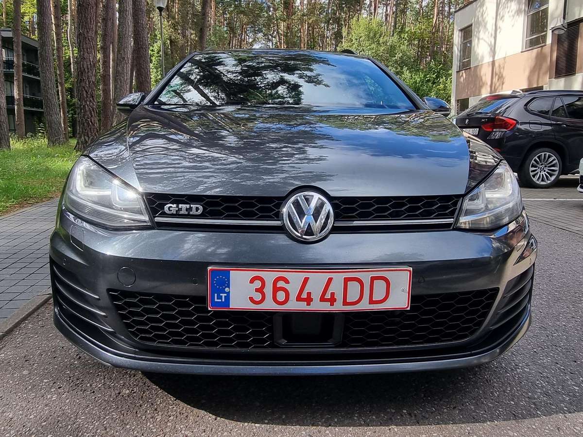 Volkswagen Golf - 6