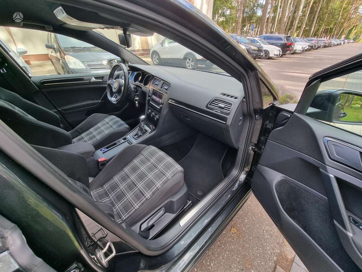 Volkswagen Golf - 7