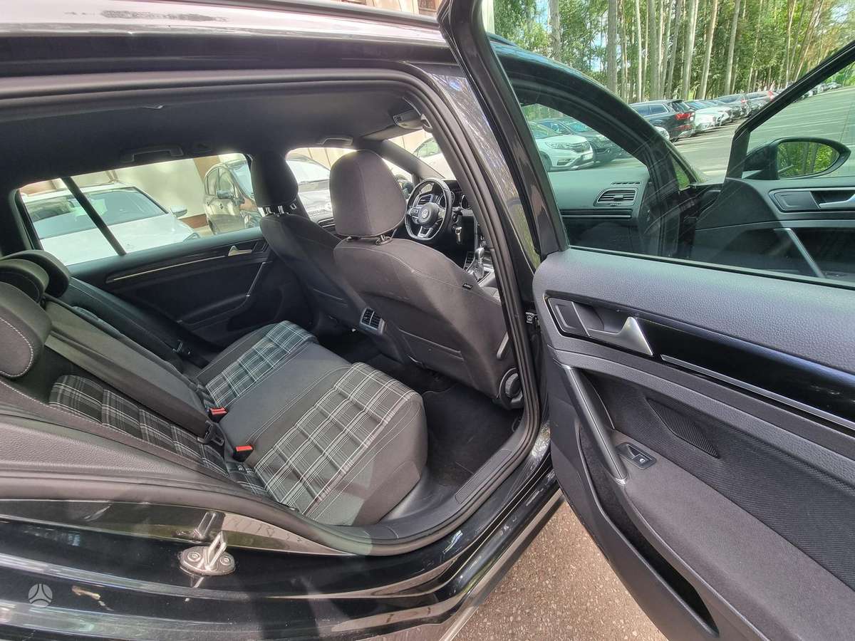 Volkswagen Golf - 8