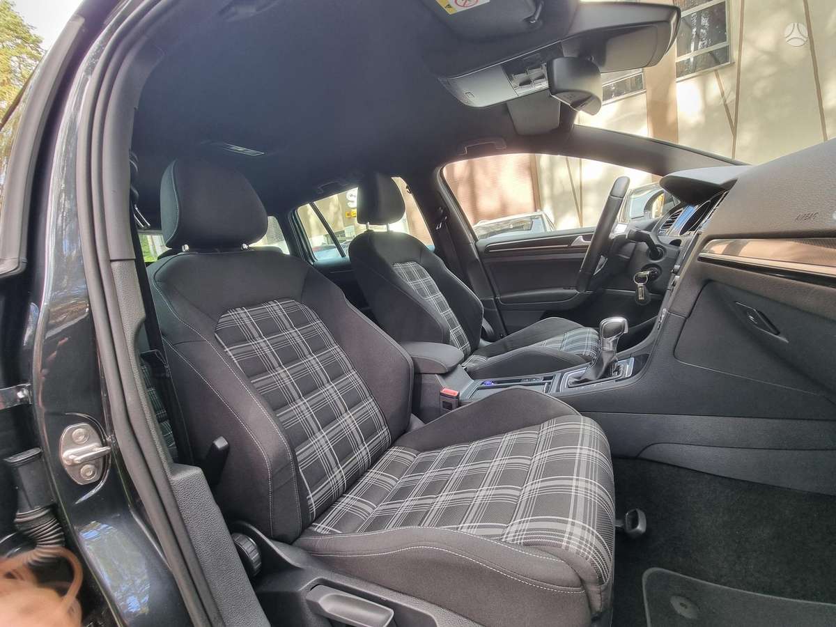 Volkswagen Golf - 9