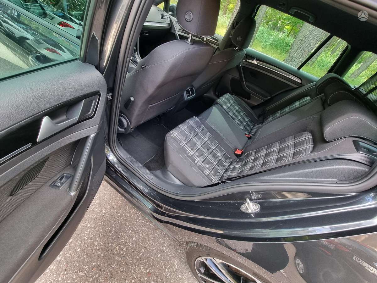 Volkswagen Golf - 11