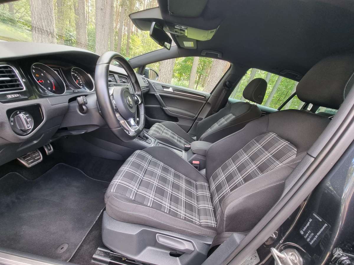 Volkswagen Golf - 12