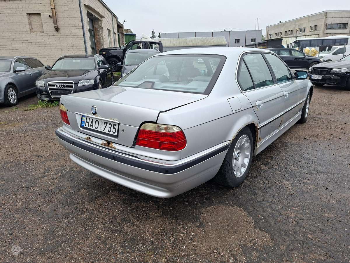 BMW 735, 3.5 l., Седан